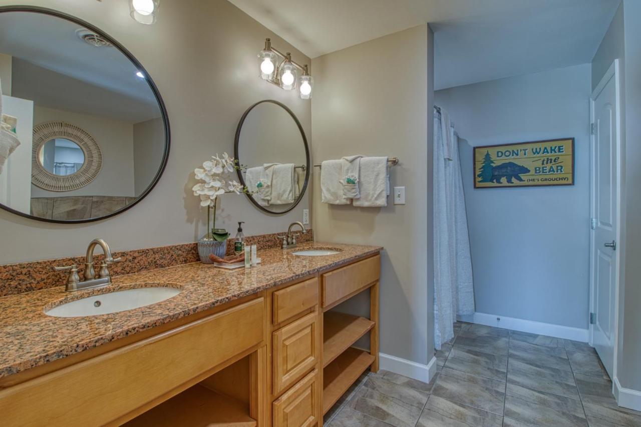 Fantastic Location! River And Mountain Views 2Br/2Ba Sleeps 6 Pigeon Forge Luaran gambar