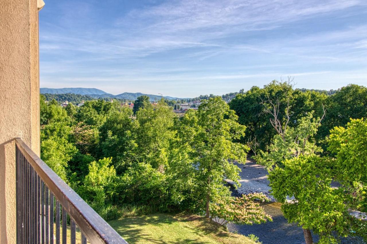 Fantastic Location! River And Mountain Views 2Br/2Ba Sleeps 6 Pigeon Forge Luaran gambar